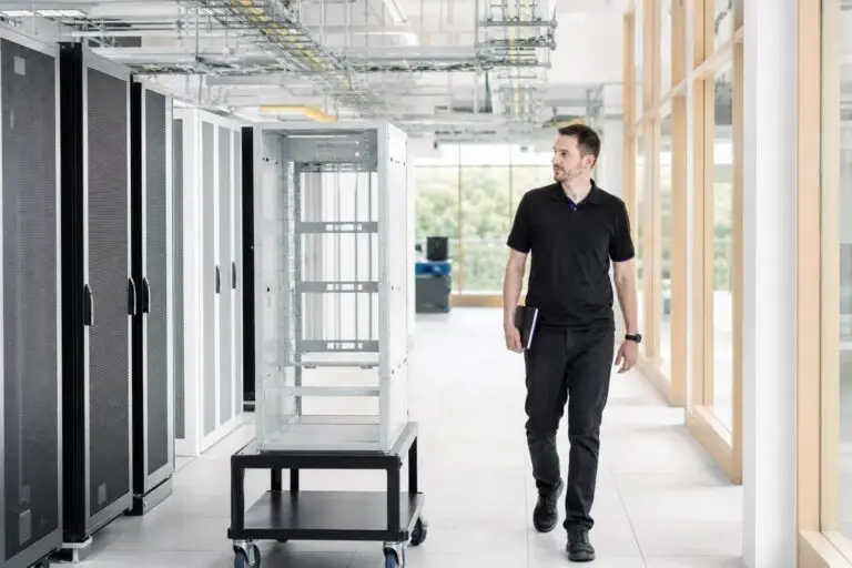 Dedicated Server SLA – Uptime, Response Time and Hardware Guarantees Explained